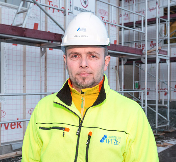 Prosjektleder Jøran Olsen på byggeplassen der sju eneboliger ferdigstilles i løpet av høsten.